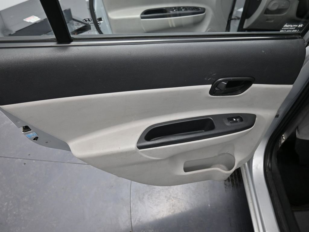 Used 2010 Hyundai Accent GLS w/ Premium Pkg 4 image 20