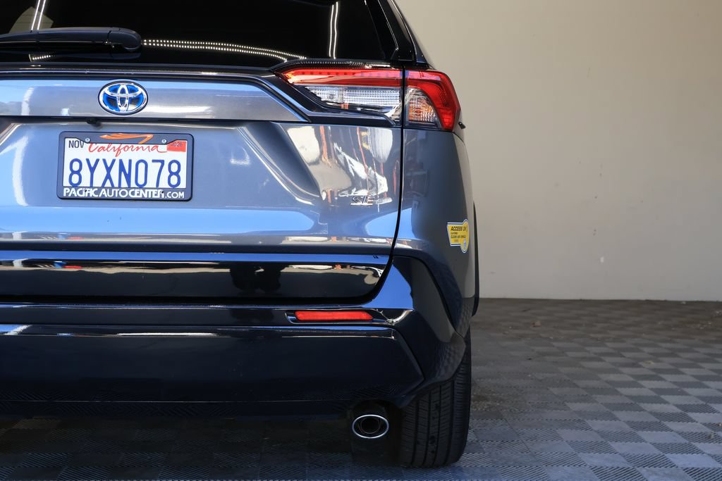 Used 2021 Toyota RAV4 SE w/ Weather & Moonroof Package AWD/4WD image 13