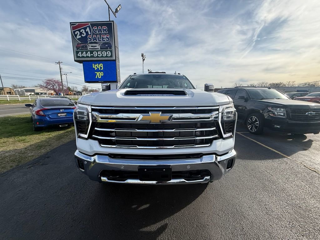 Used 2024 Chevrolet Silverado 2500 LTZ w/ LTZ Premium Package image 9