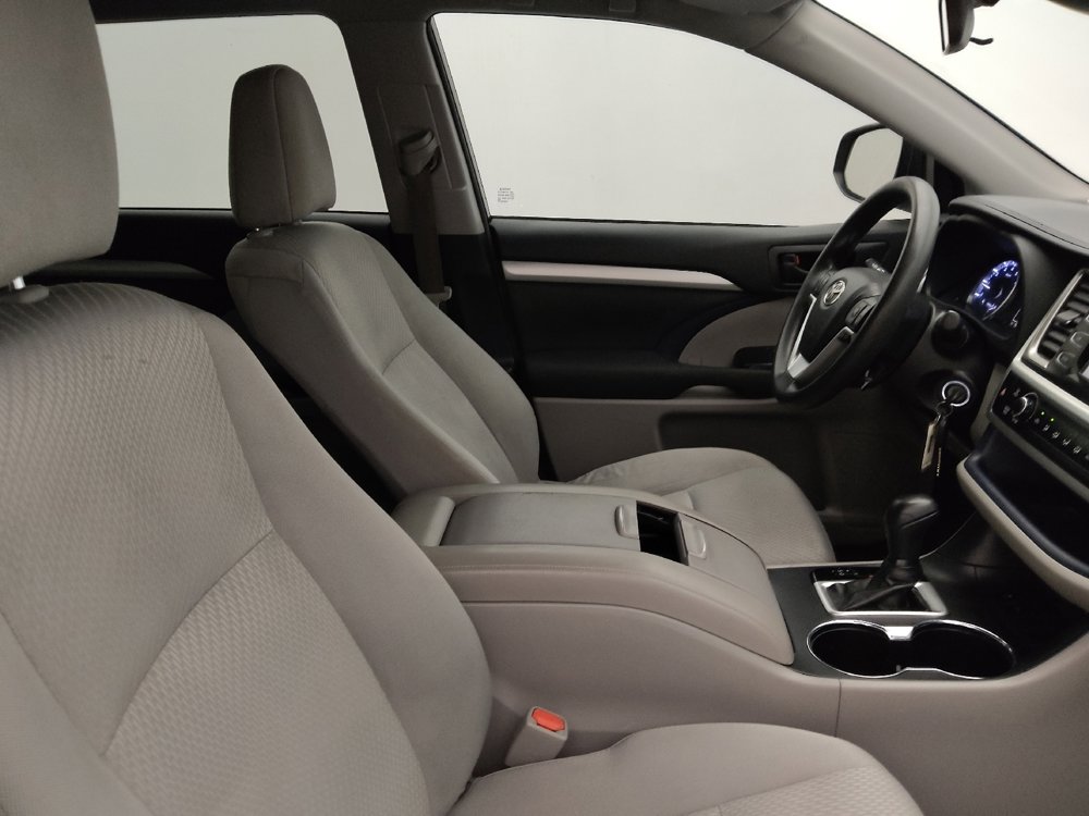 Used 2017 Toyota Highlander LE image 21