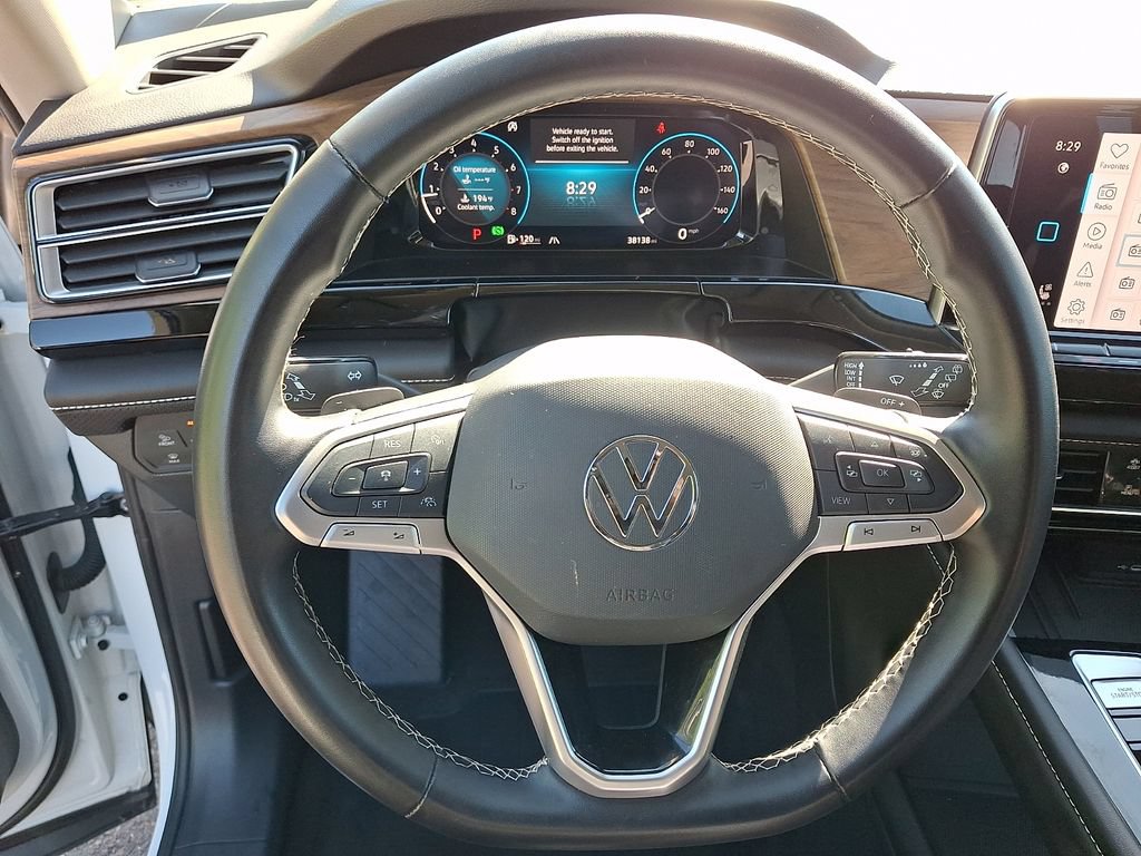 Used 2025 Volkswagen Atlas SE AWD/4WD image 19