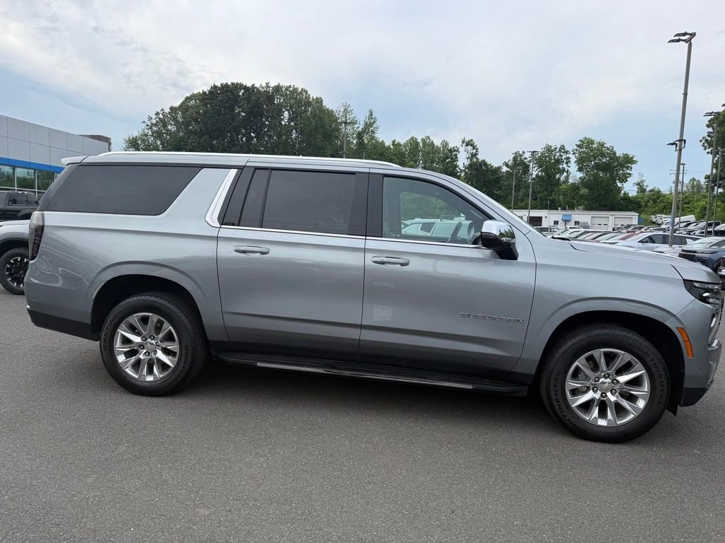 Used 2025 Chevrolet Suburban Premier AWD/4WD image 7