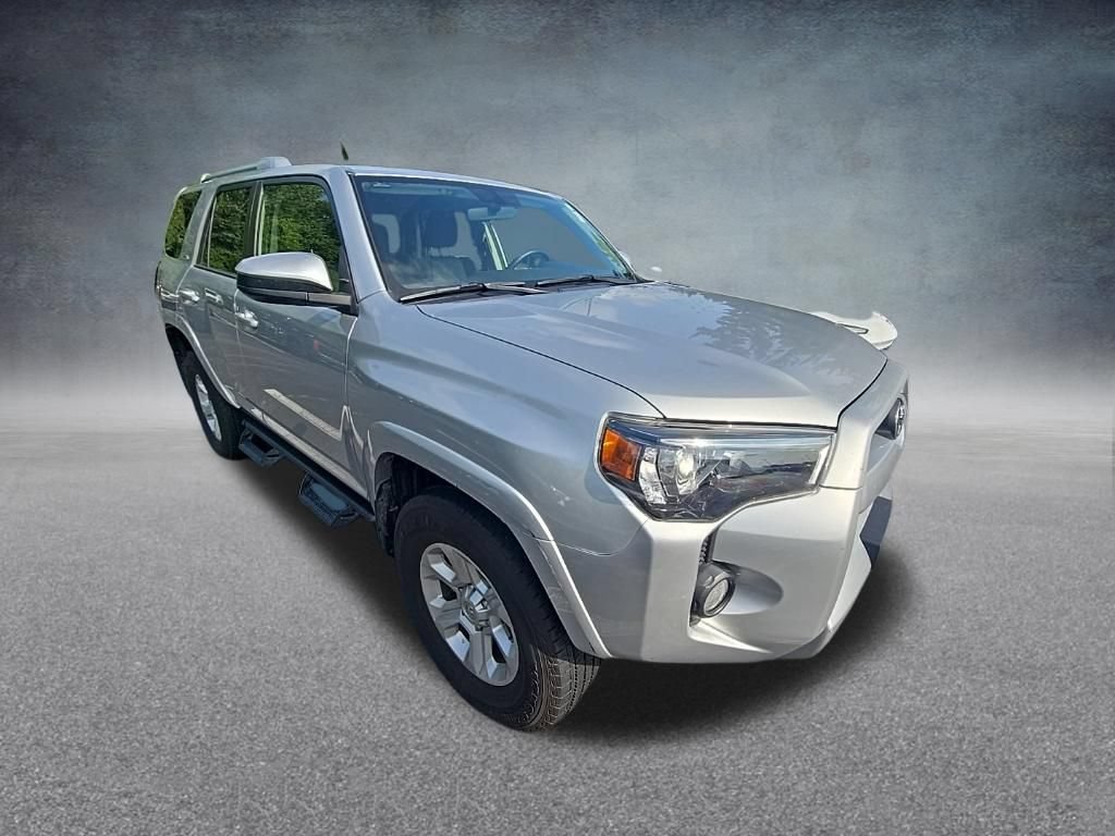 Used 2018 Toyota 4Runner SR5 AWD/4WD image 11