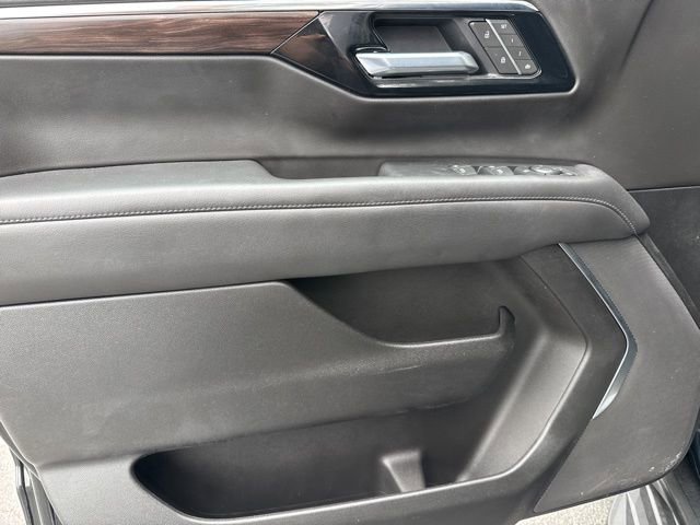 Used 2025 Chevrolet Tahoe LT AWD/4WD image 9
