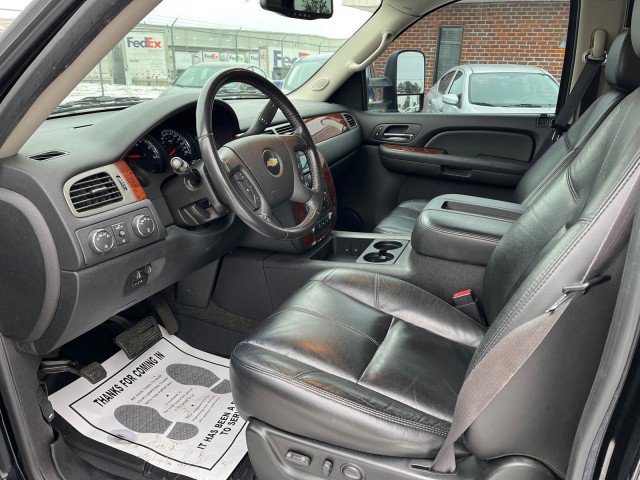 Used 2009 Chevrolet Suburban 2500 LT w/ Luxury Package image 13