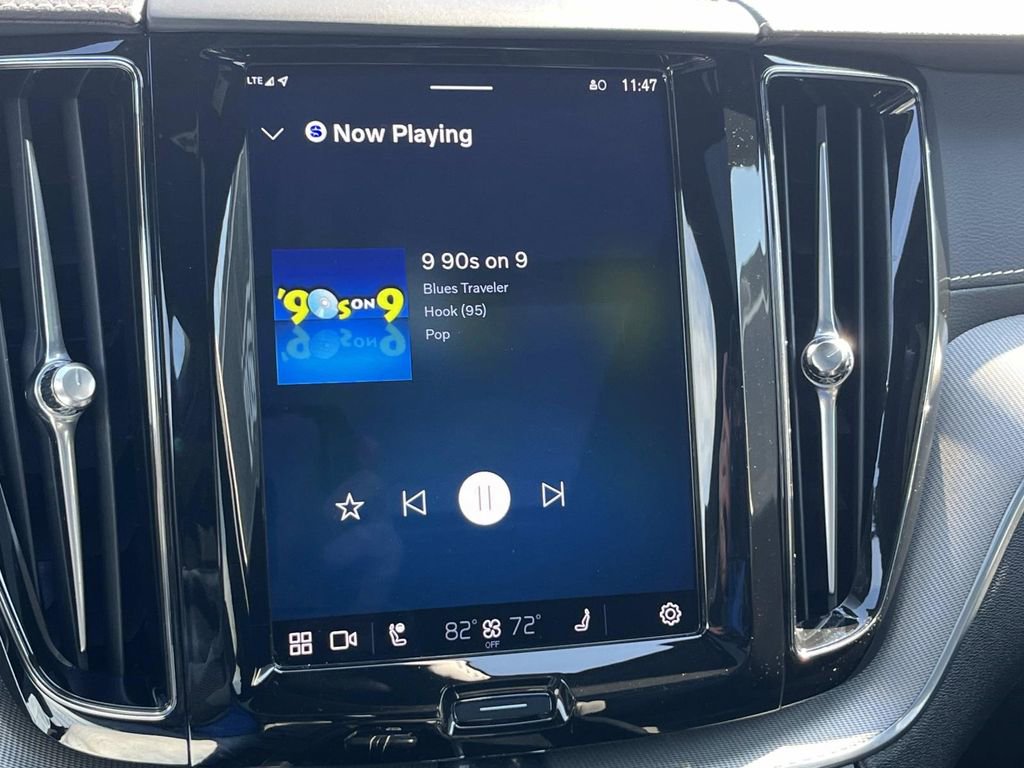 Used 2022 Volvo XC60 B5 R-Design w/ Climate Package image 32