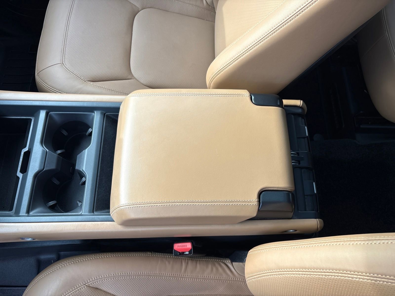 Used 2025 Land Rover Defender 130 X-Dynamic SE image 26