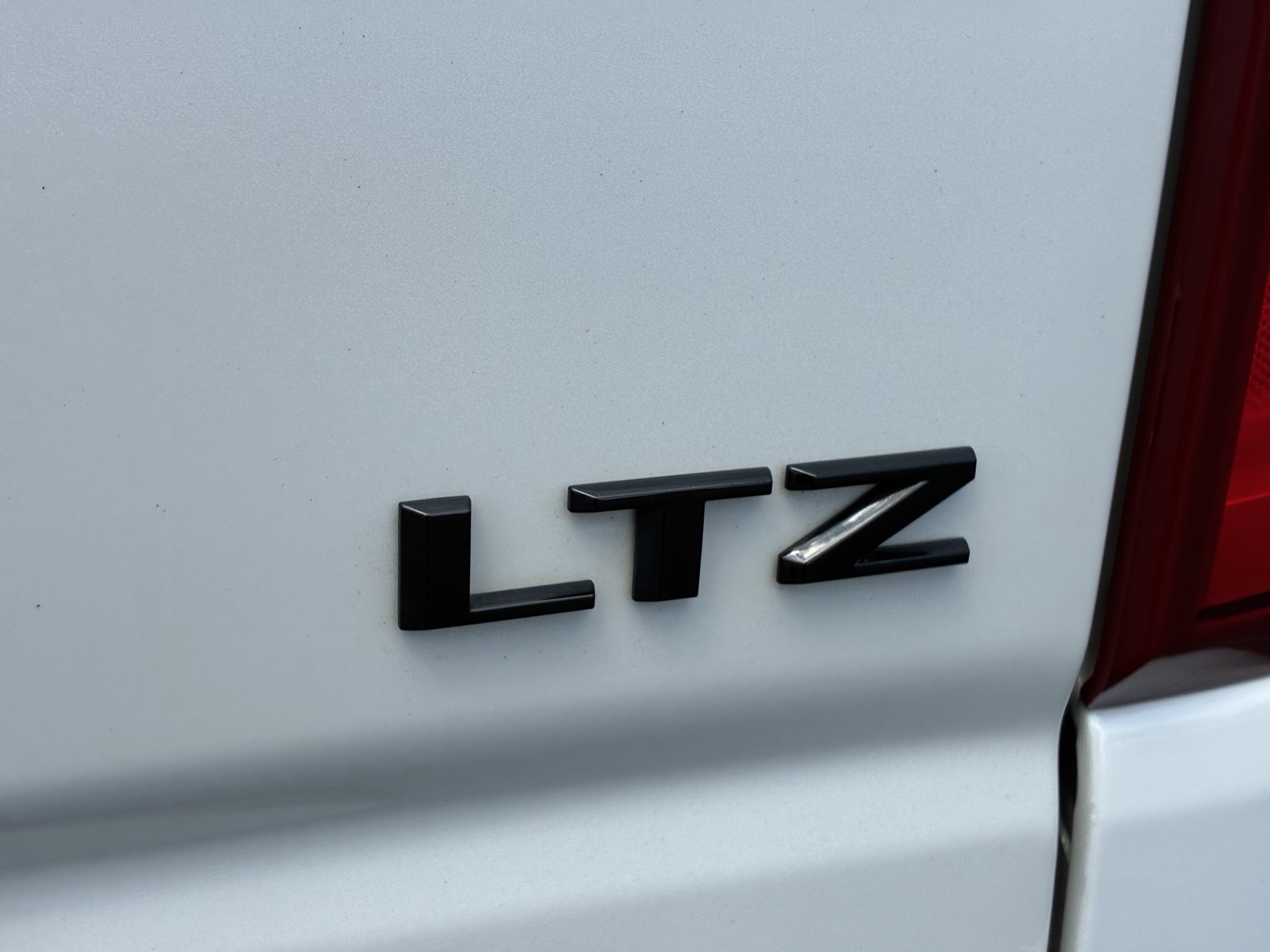 Used 2022 Chevrolet Silverado 1500 LTZ w/ LTZ Premium Package AWD/4WD image 12