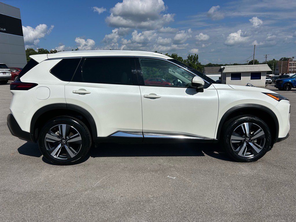 Used 2023 Nissan Rogue SL image 3