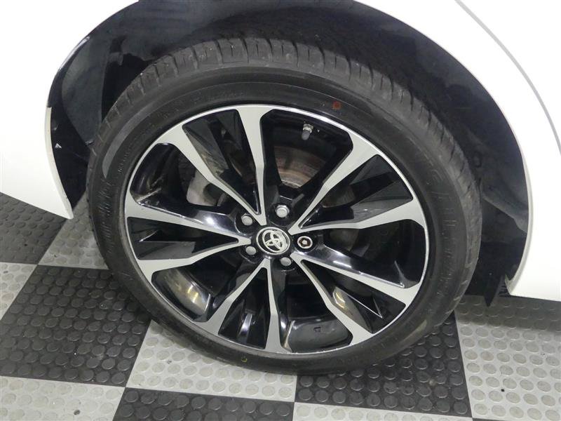 Used 2018 Toyota Corolla SE FWD image 16