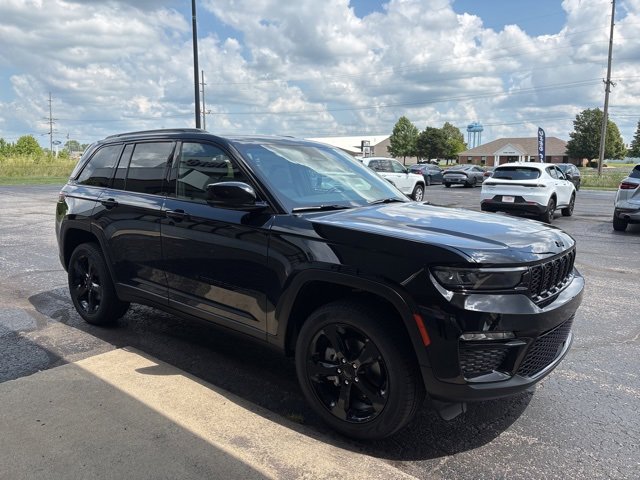 New 2025 Jeep Grand Cherokee Limited w/ Black Appearance Package image 9