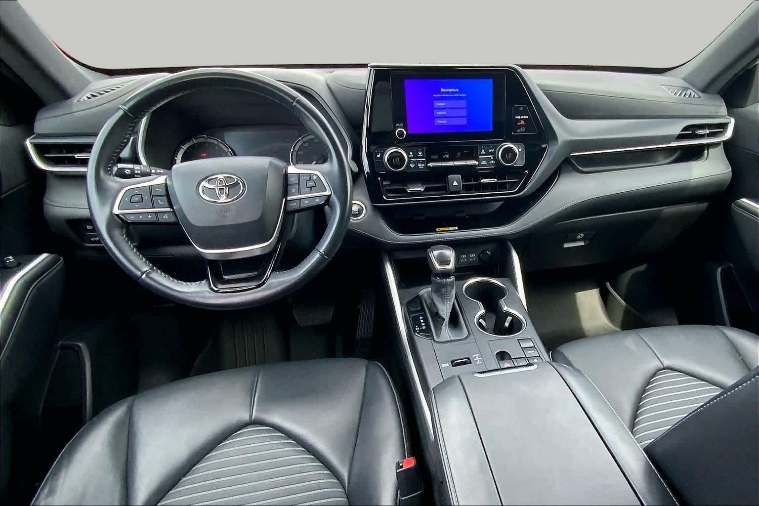 Used 2023 Toyota Highlander XSE FWD image 16