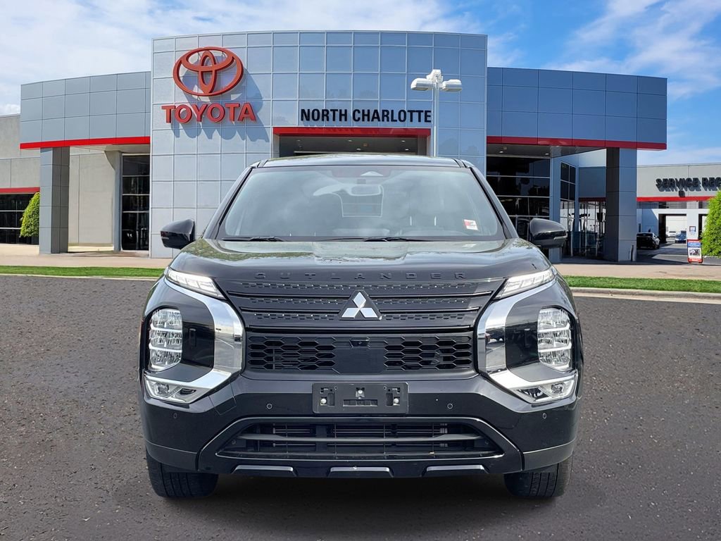 Used 2024 Mitsubishi Outlander SE Black Edition image 3