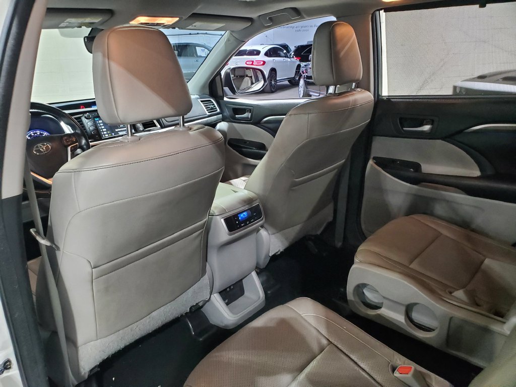 Used 2017 Toyota Highlander Limited FWD image 28