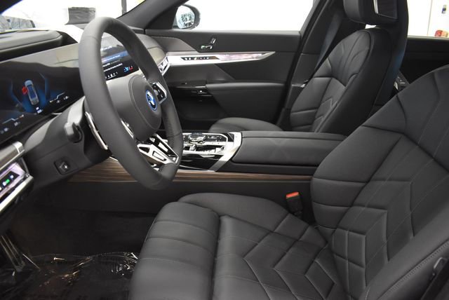 New 2026 BMW i7 xDrive60 w/ Premium Package AWD/4WD image 22