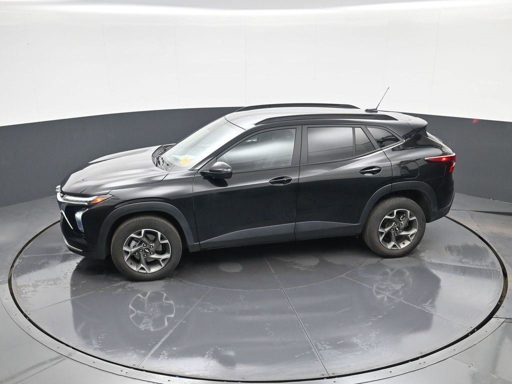 Used 2024 Chevrolet Trax LT w/ LT Convenience Package image 26