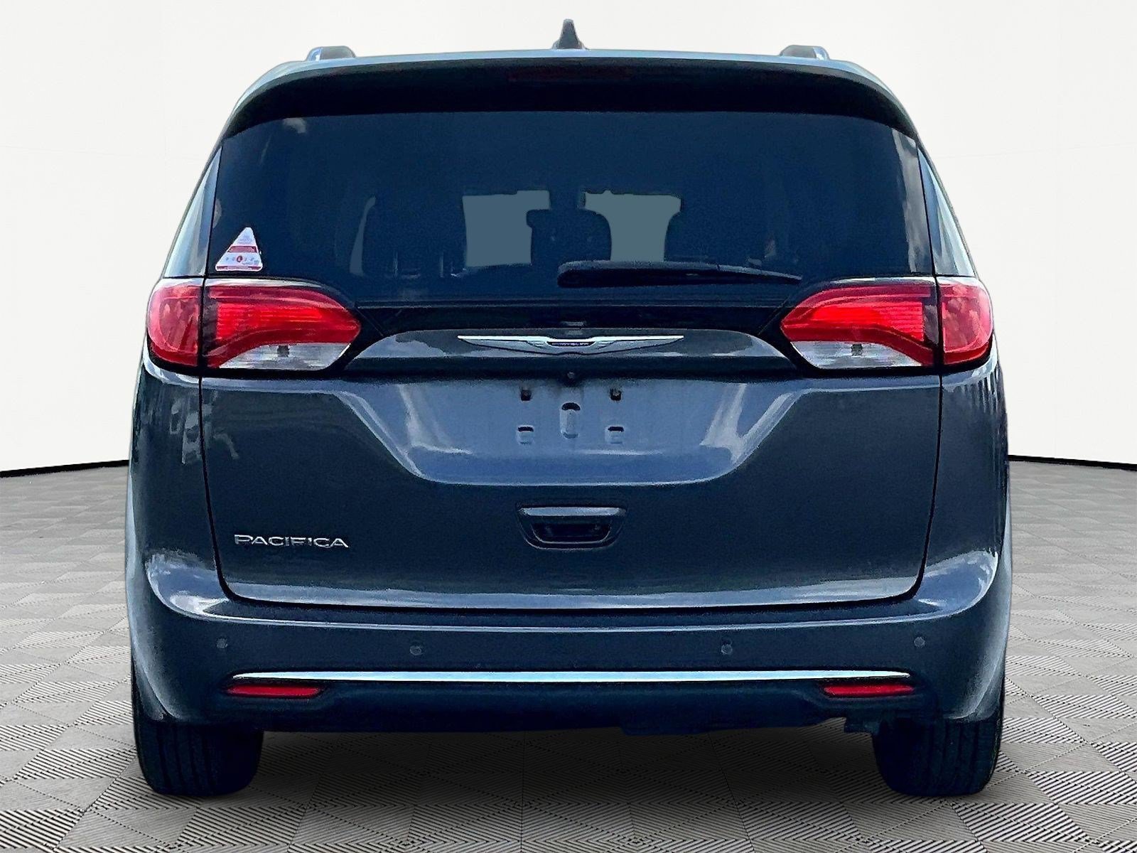Used 2018 Chrysler Pacifica Touring-L Plus FWD image 5