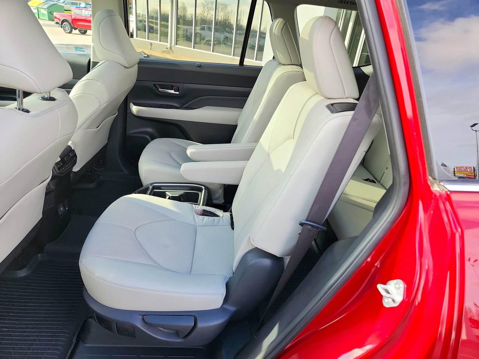 Used 2024 Toyota Grand Highlander Platinum image 22