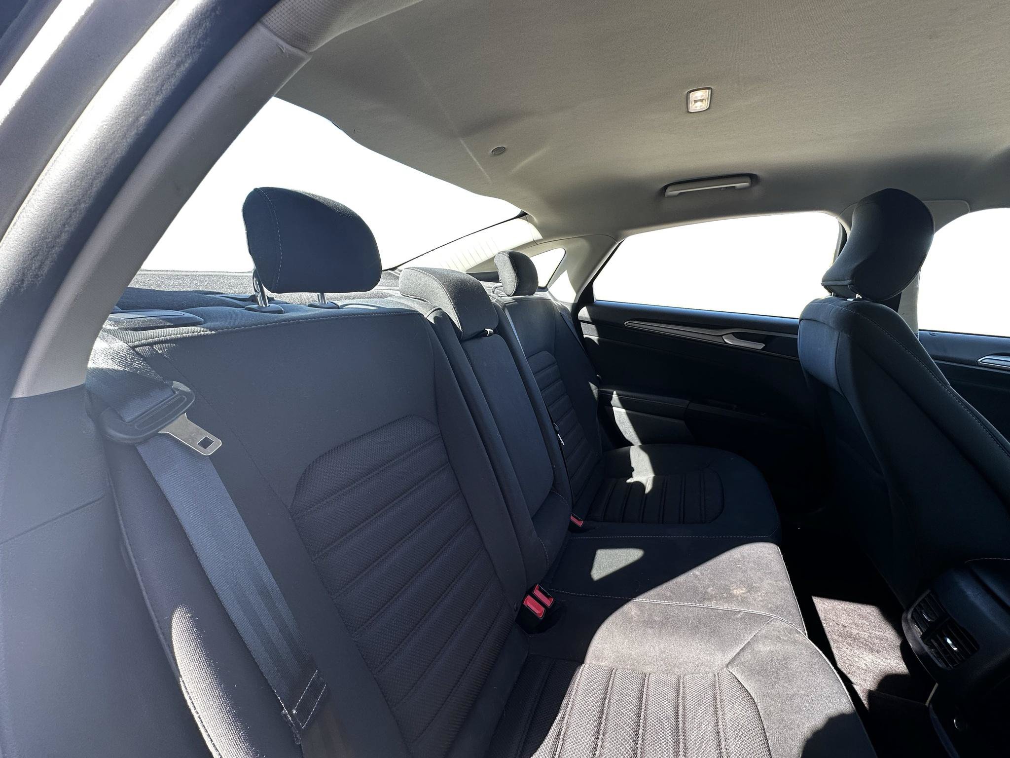 Used 2018 Ford Fusion SE FWD image 24
