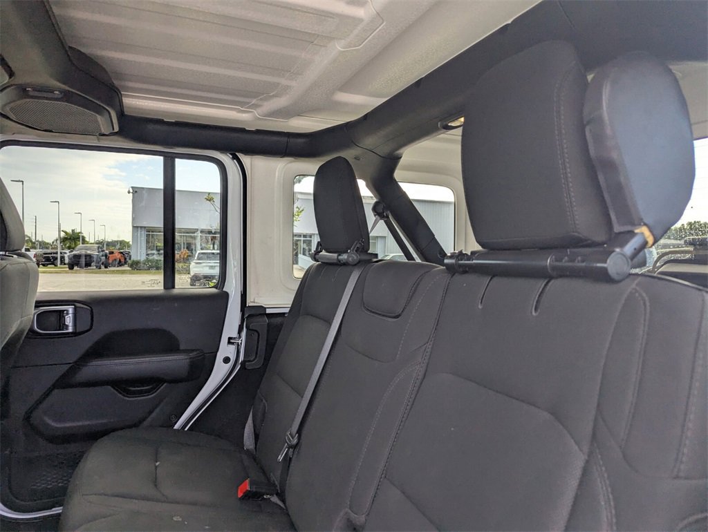 Used 2023 Jeep Wrangler Sahara image 17
