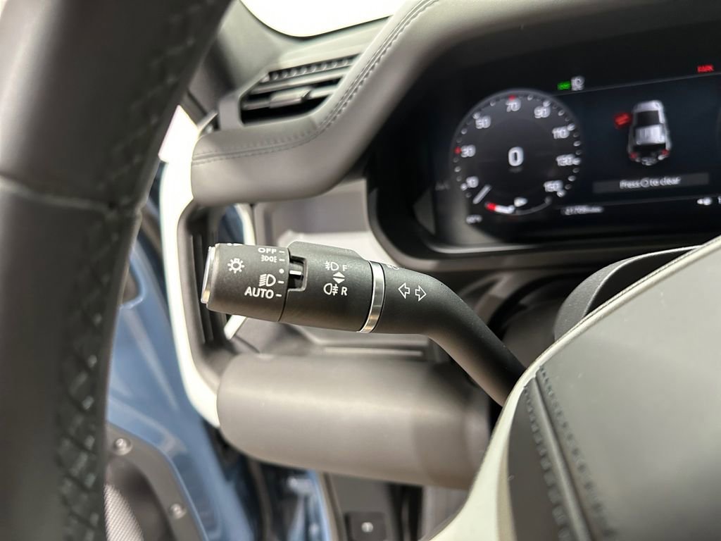 Used 2024 Land Rover Defender 110 SE image 21