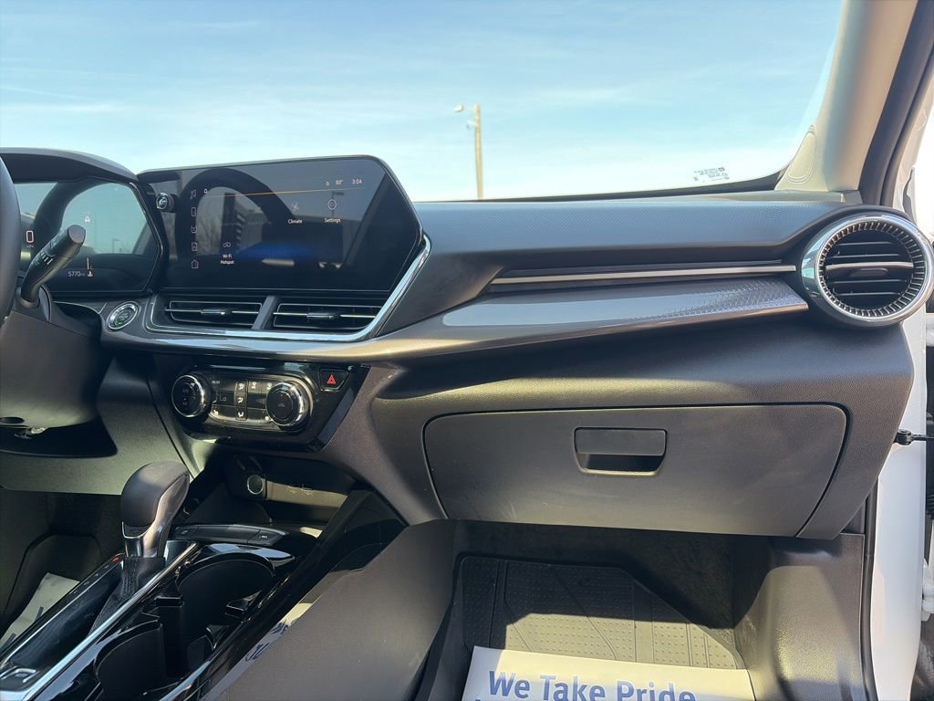 Certified 2025 Chevrolet Trax ACTIV w/ Sunroof Package image 32