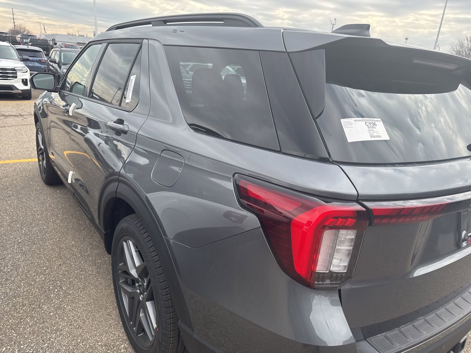 New 2026 Ford Explorer ST-Line w/ ST-Line Street Pack image 7