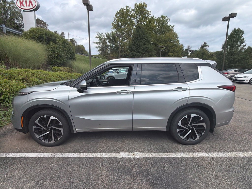 Used 2022 Mitsubishi Outlander SEL AWD/4WD image 3