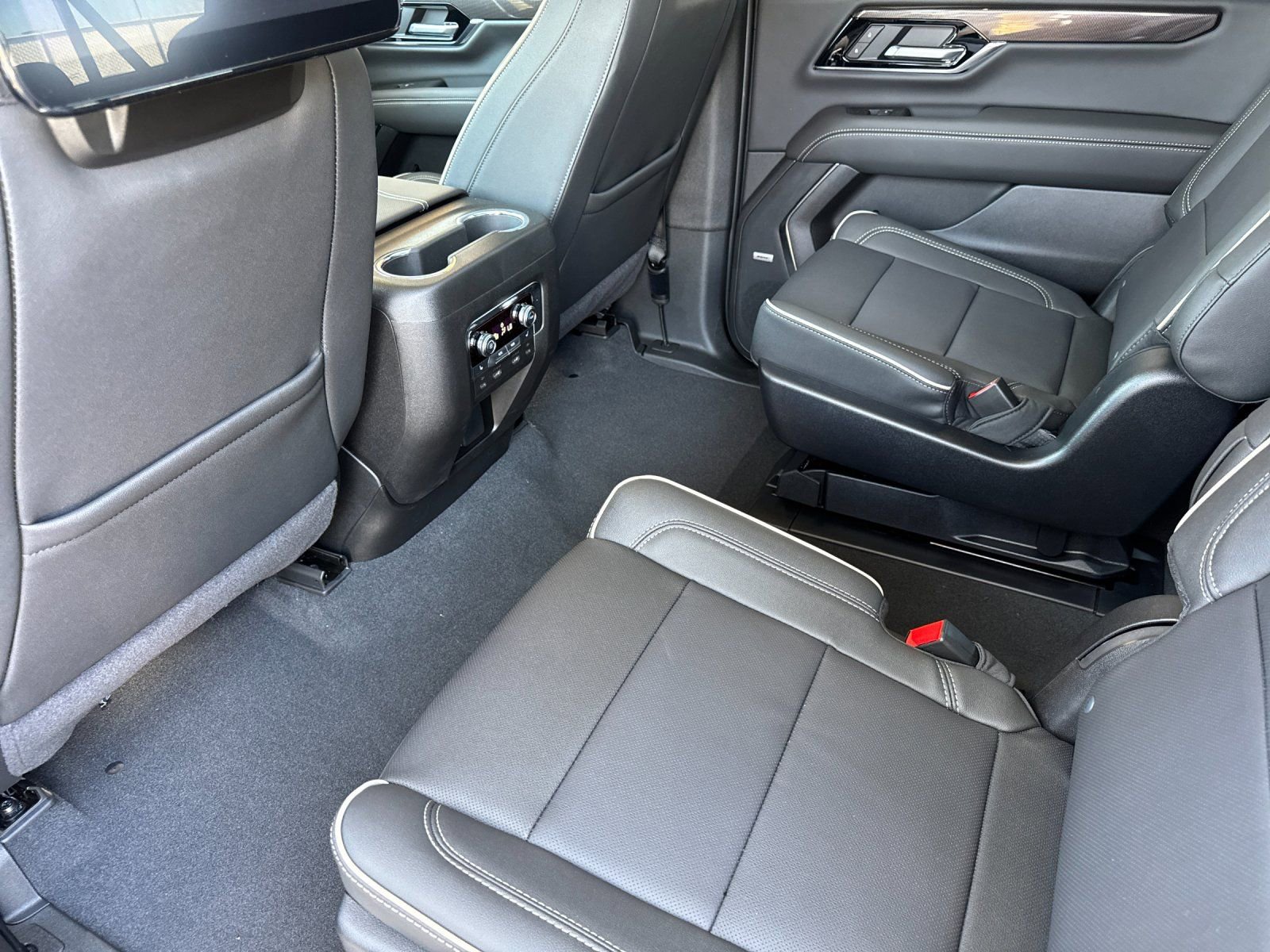 New 2026 GMC Yukon XL Elevation w/ Elevation Premium Package AWD/4WD image 12