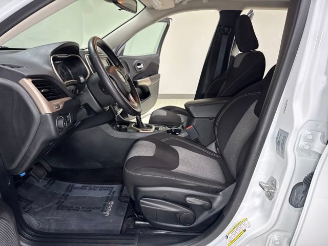 Used 2018 Jeep Cherokee Latitude w/ Safety Group AWD/4WD image 11