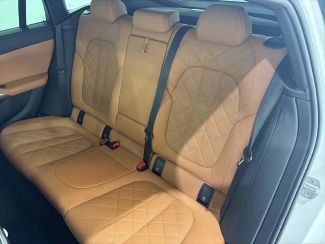 Certified 2024 BMW X6 xDrive40i w/ Parking Assistance Package image 16