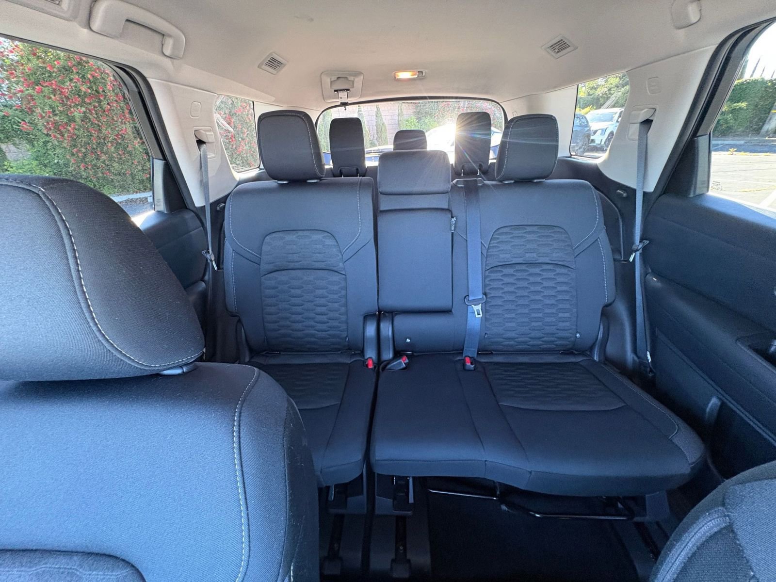 Used 2025 Nissan Pathfinder SV image 41