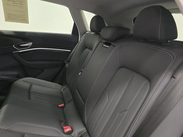 Used 2021 Audi e-tron Premium Plus w/ Premium Plus Package AWD/4WD image 30