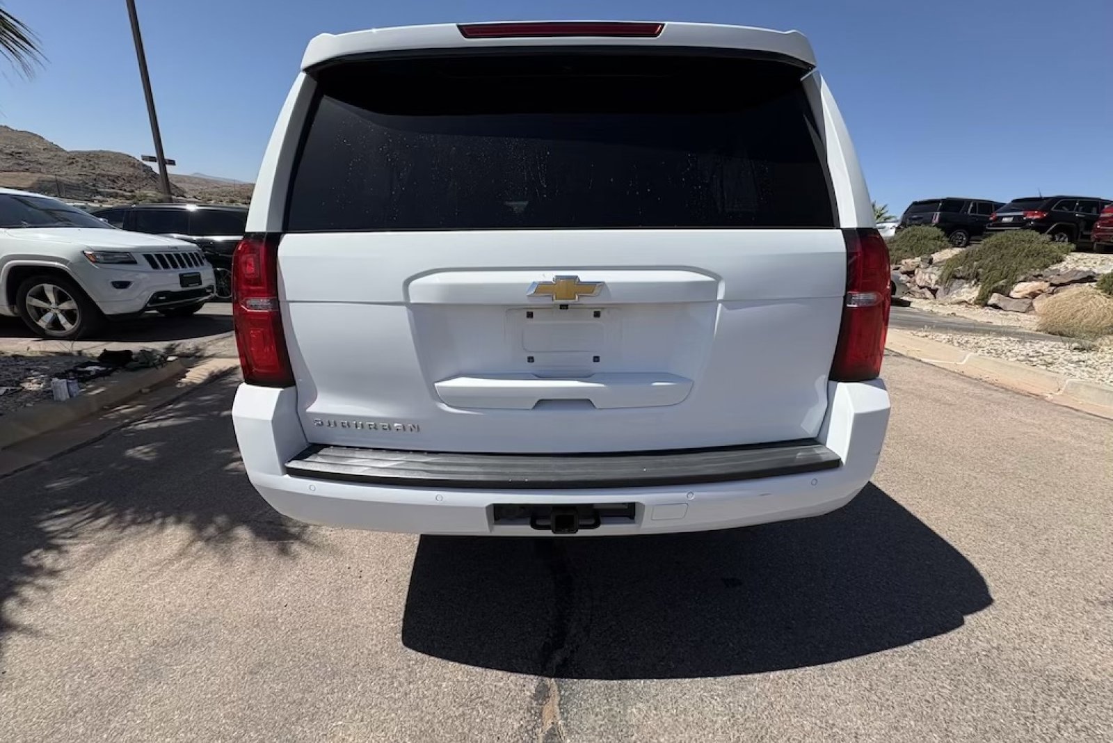 Used 2017 Chevrolet Suburban LS RWD image 4