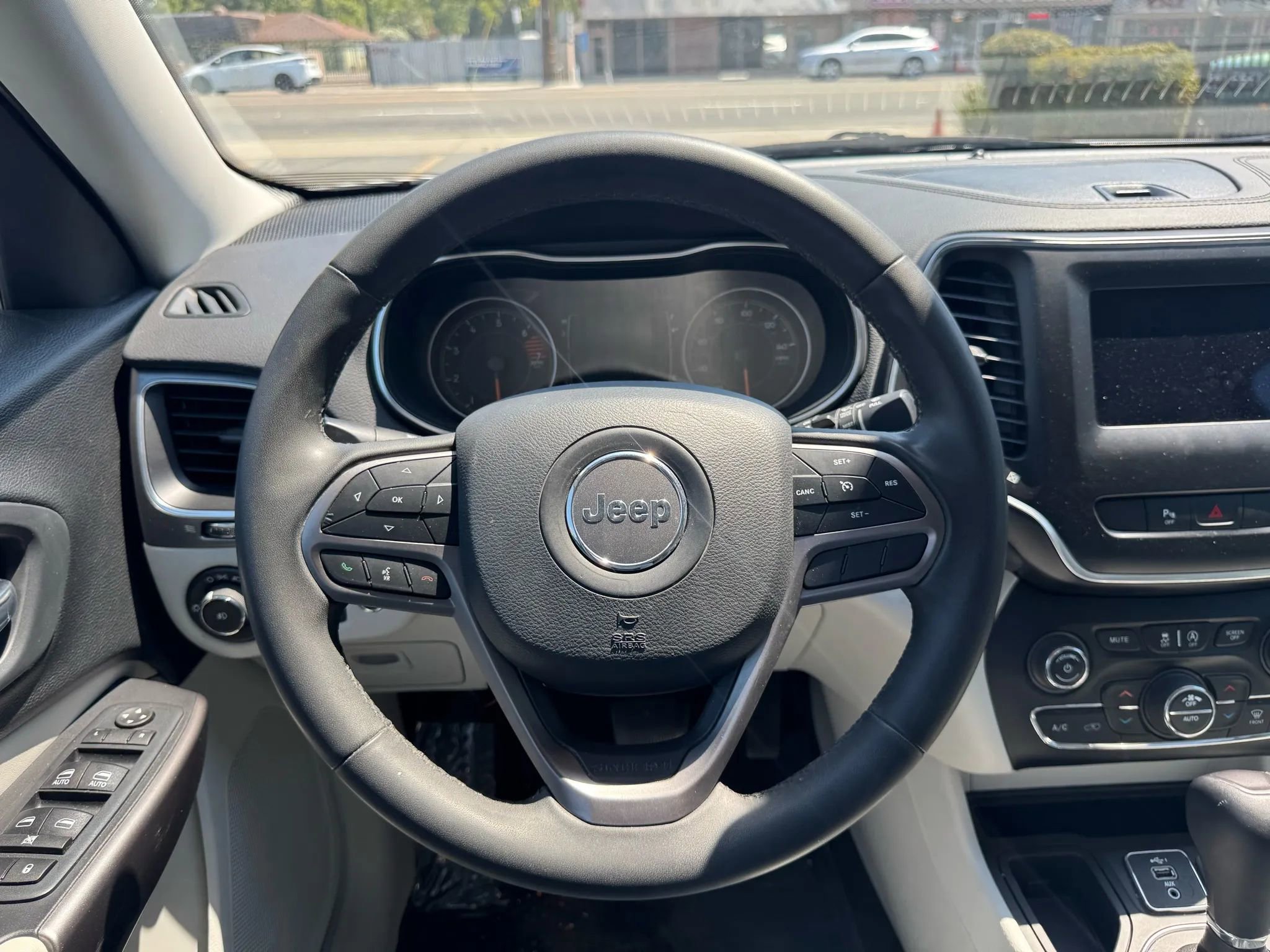 Used 2020 Jeep Cherokee Latitude Plus w/ Comfort/Convenience Group image 21