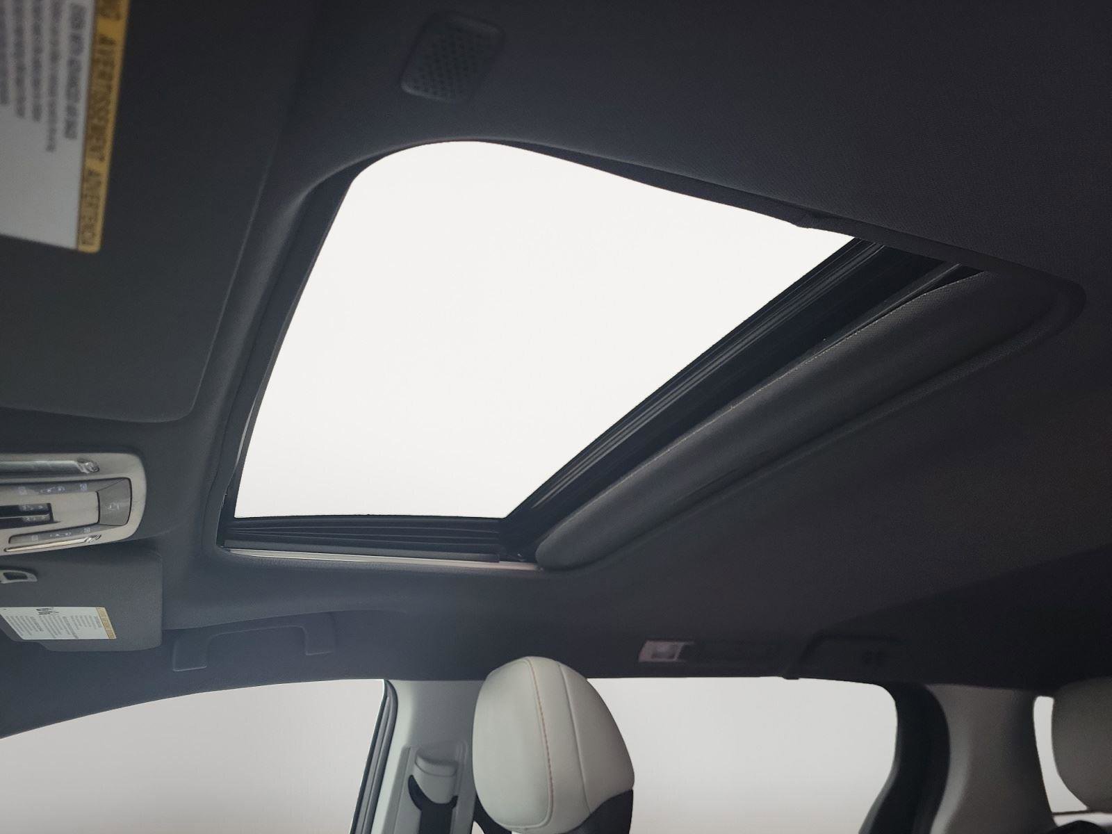 Used 2023 Toyota Sienna XLE image 18