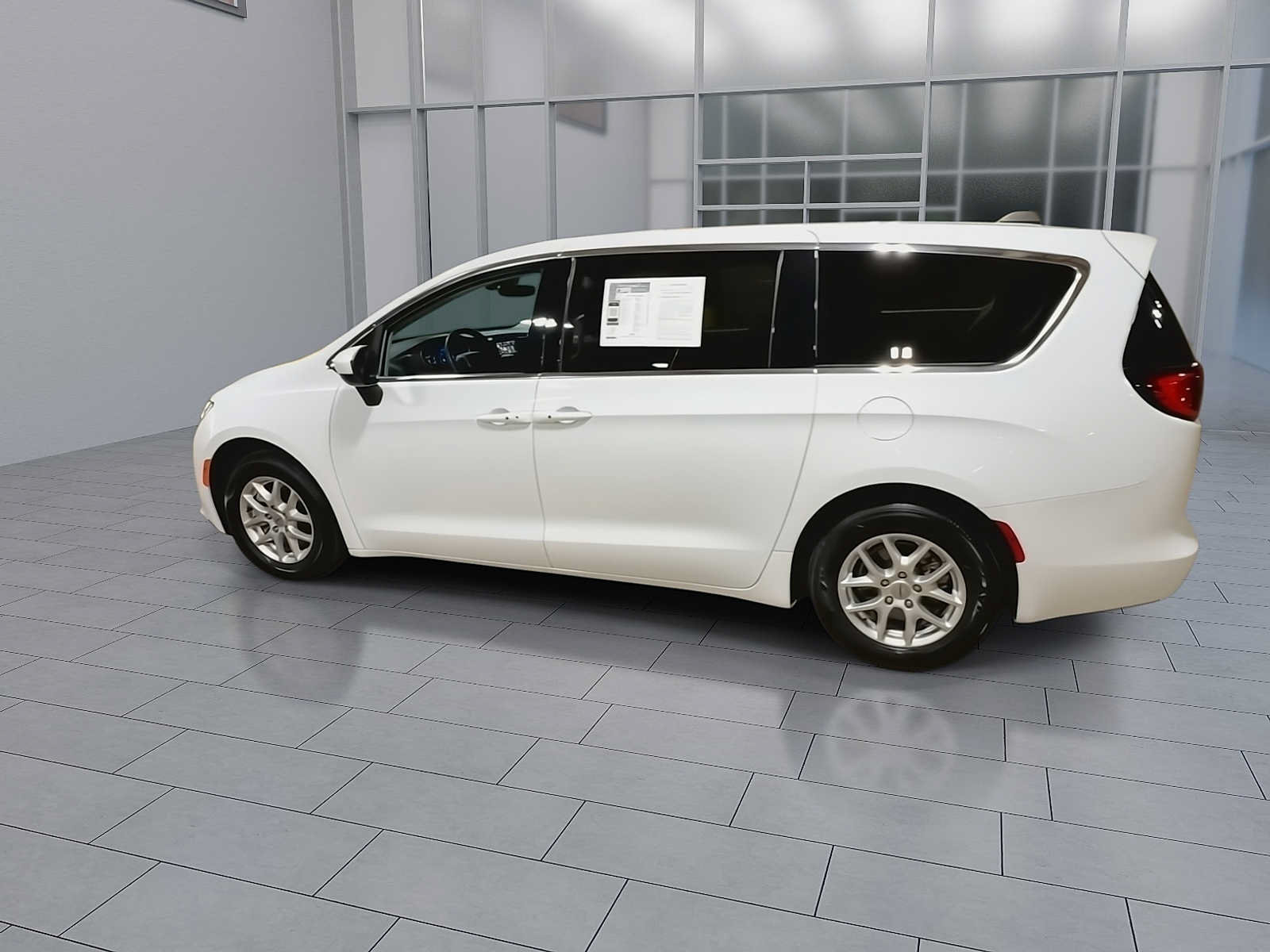 Used 2023 Chrysler Voyager LX FWD image 6