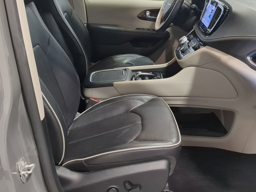 Used 2021 Chrysler Pacifica Limited w/ Uconnect Theater Family Group AWD/4WD image 28