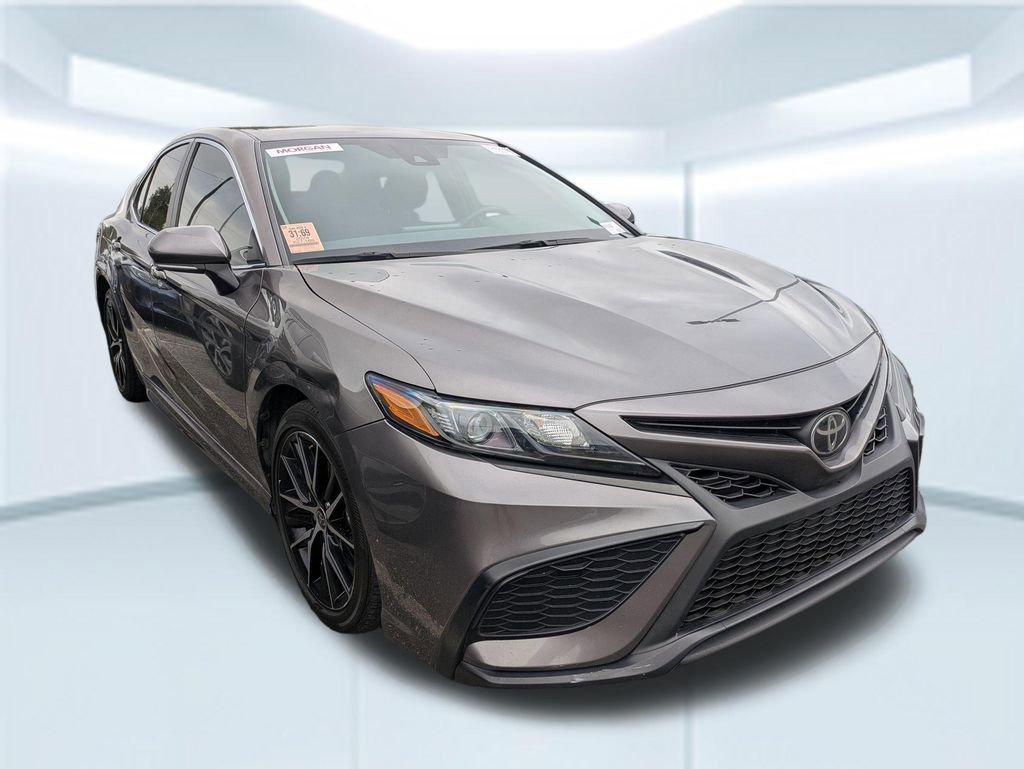 Used 2024 Toyota Camry SE image 3
