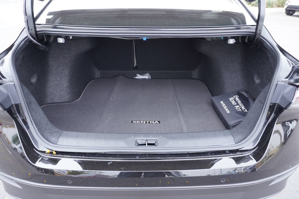 New 2026 Nissan Sentra SL w/ Floor Mat Package FWD image 8