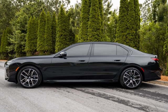 Used 2023 BMW 740i w/ Luxury Rear Seating Package RWD image 9
