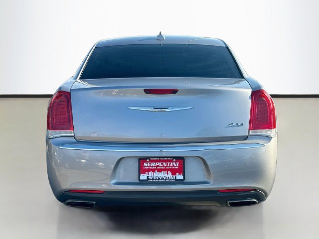 Used 2018 Chrysler 300 Limited RWD image 6