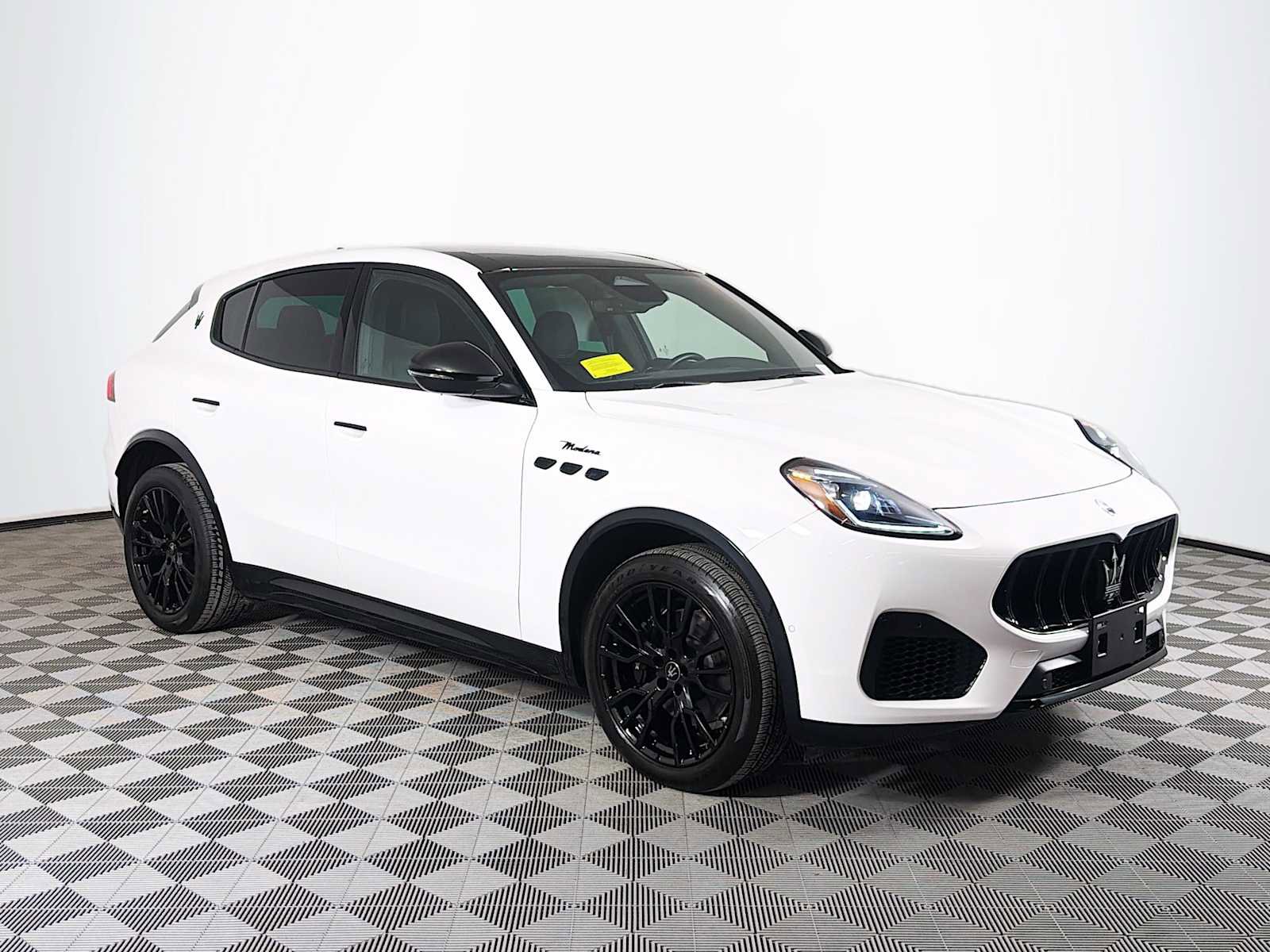 Used 2025 Maserati Grecale Modena image 3