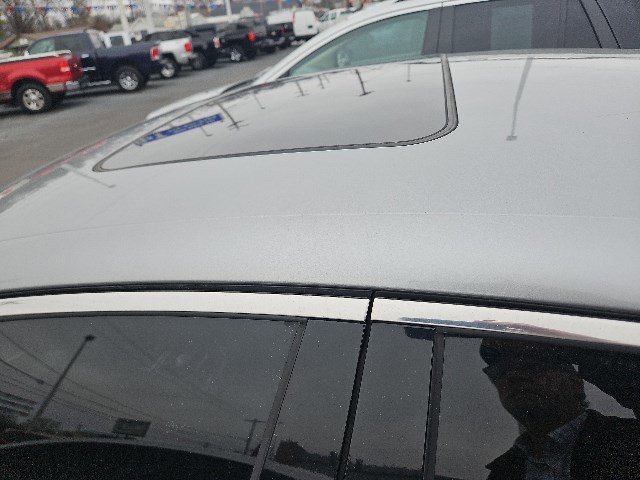 Used 2015 Chrysler 200 Limited w/ Convenience Group image 5