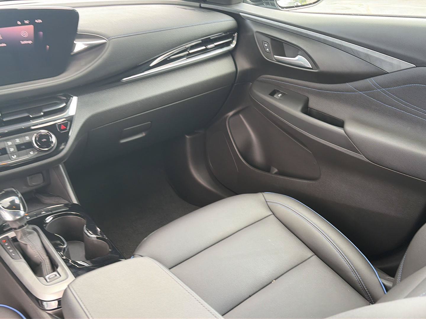 Used 2025 Buick Envista Sport Touring w/ Convenience I Package FWD image 17