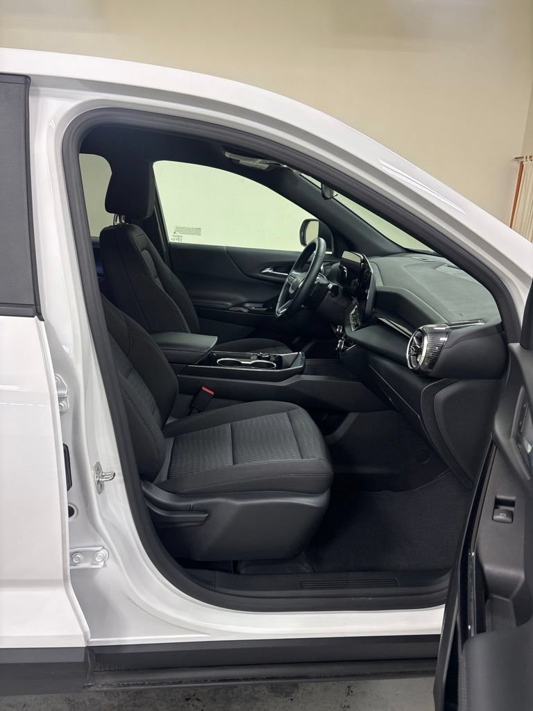 Used 2026 Chevrolet Equinox LT AWD/4WD image 23