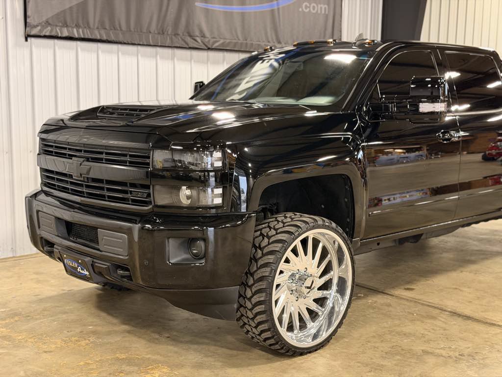 Used 2019 Chevrolet Silverado 2500 LTZ w/ Duramax Plus Package AWD/4WD image 15