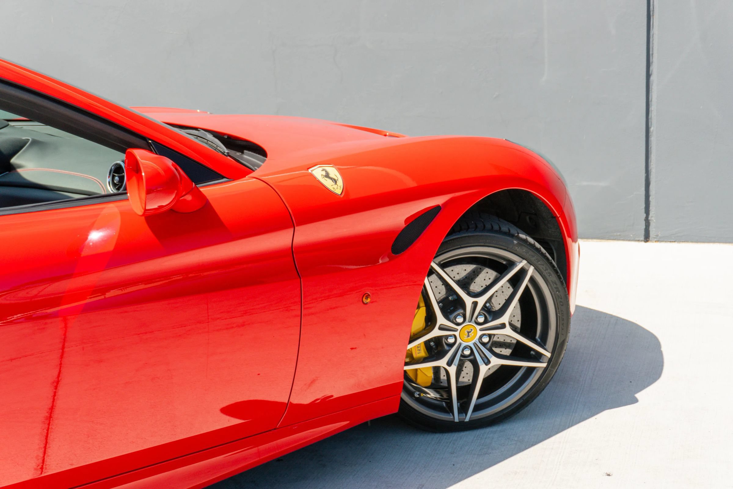 Used 2017 Ferrari California T RWD image 41