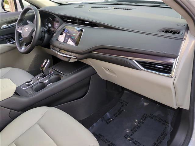 Used 2022 Cadillac XT4 Luxury w/ Driver Awareness Package image 21