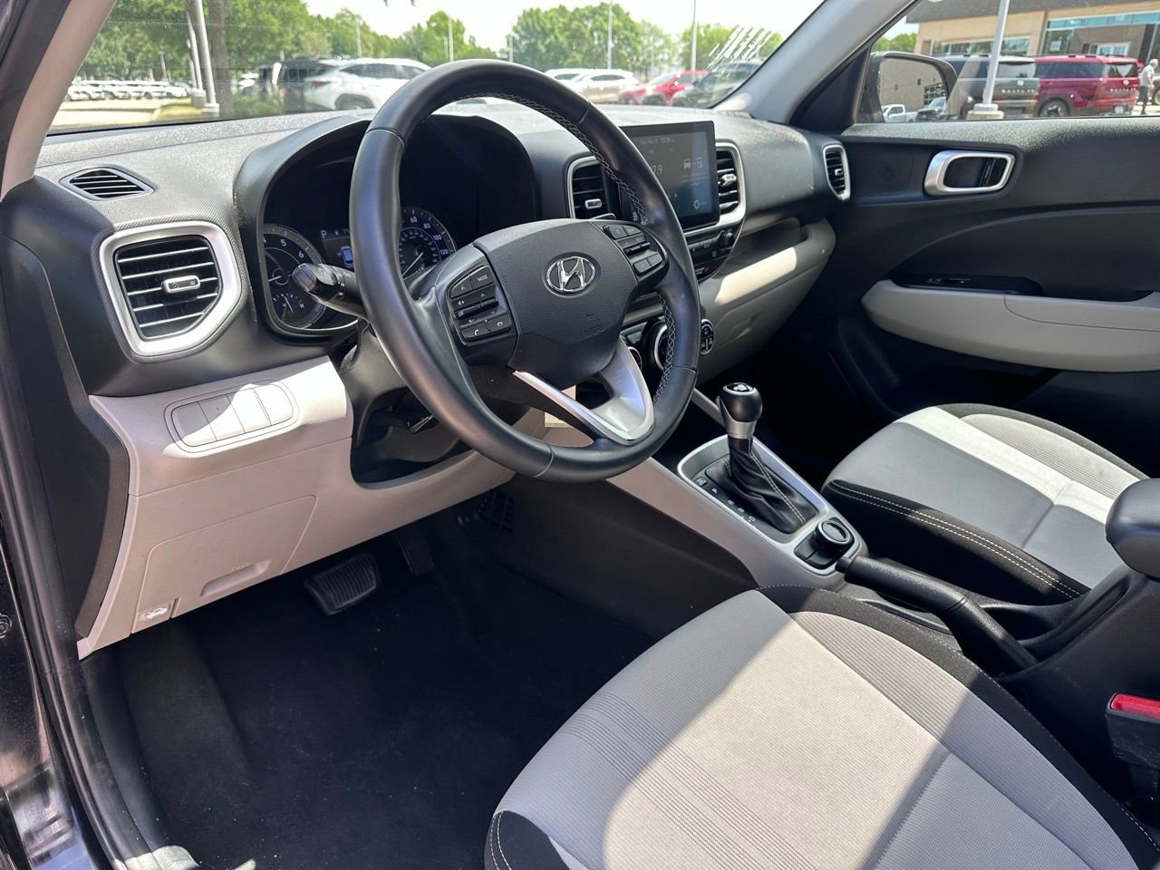Used 2022 Hyundai Venue SEL FWD image 18